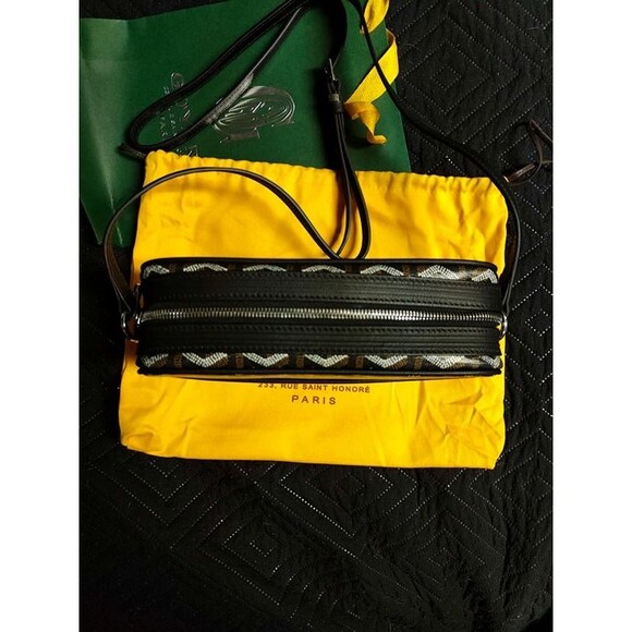 Goyard Cap Vert PM Crossbody Bag – Black Goyardine Canvas with Leather Trim - Picture 3 of 8